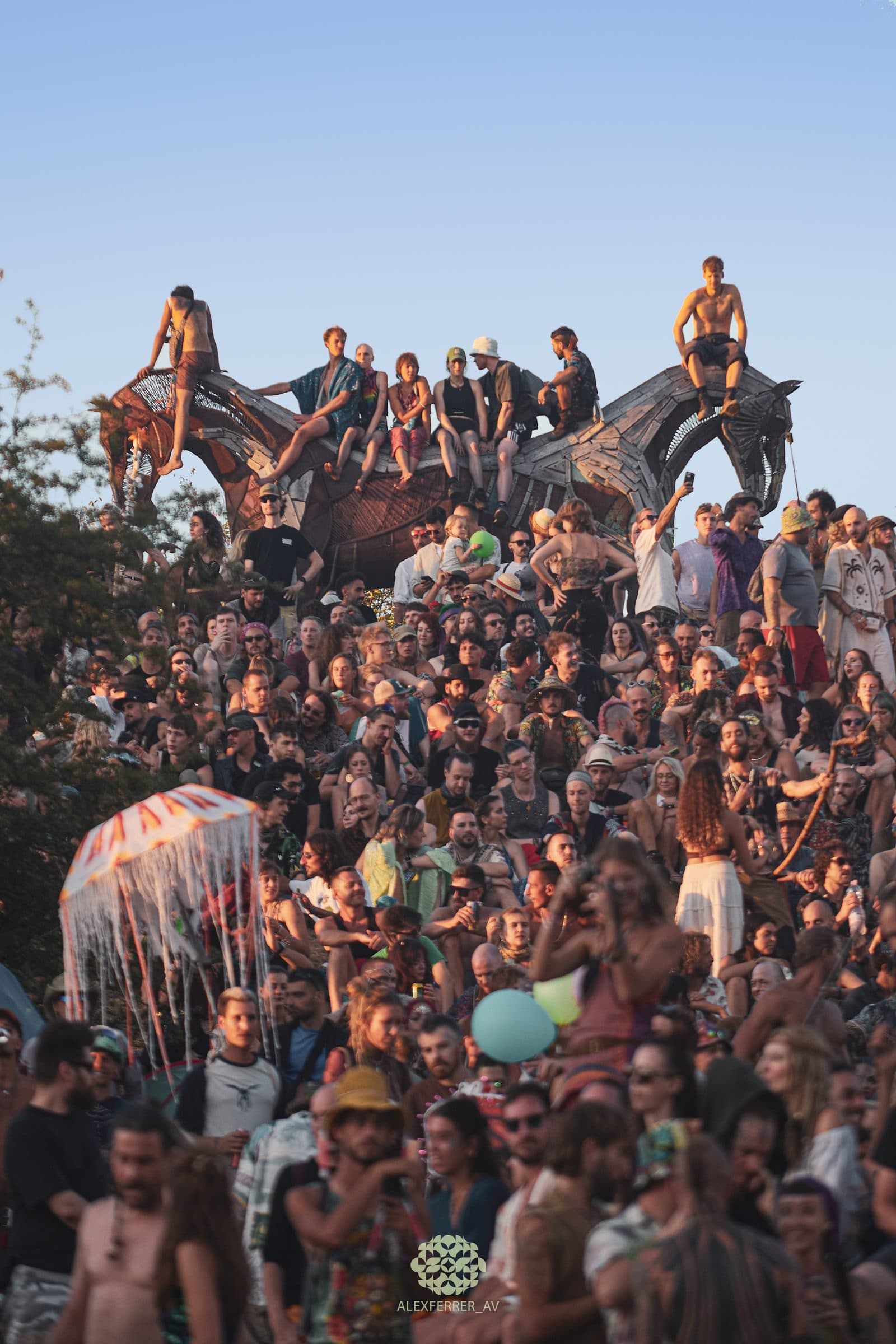 O.Z.O.R.A. Festival: オープニングセレモニーに集まった大観衆