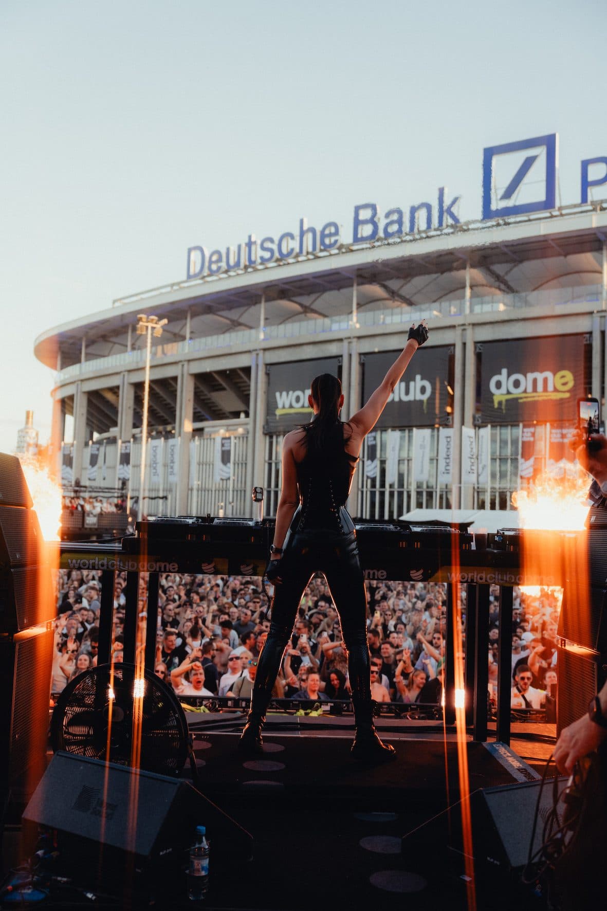 WORLD CLUB DOME: Lilly Palmerのパフォーマンス